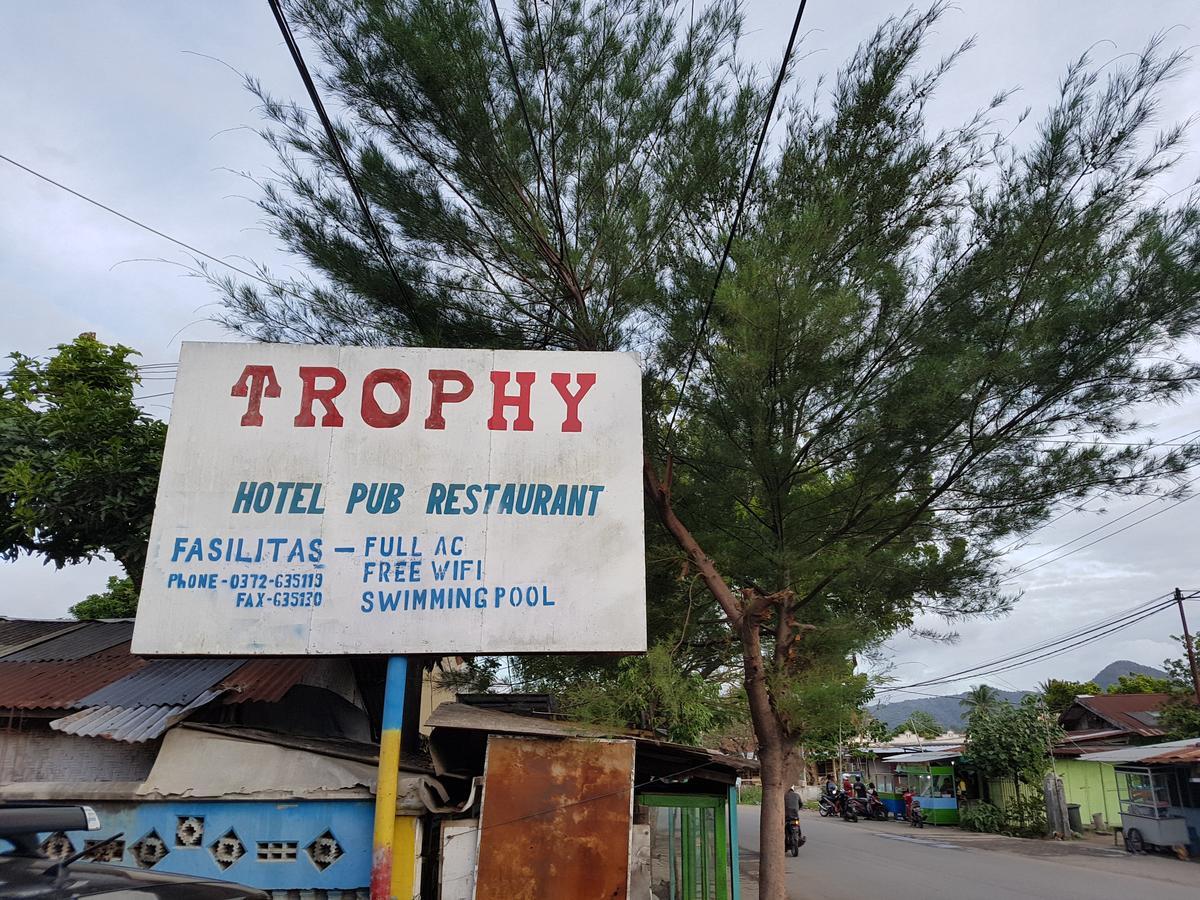 Trophy Hotel Sumbawa Besar Exterior photo